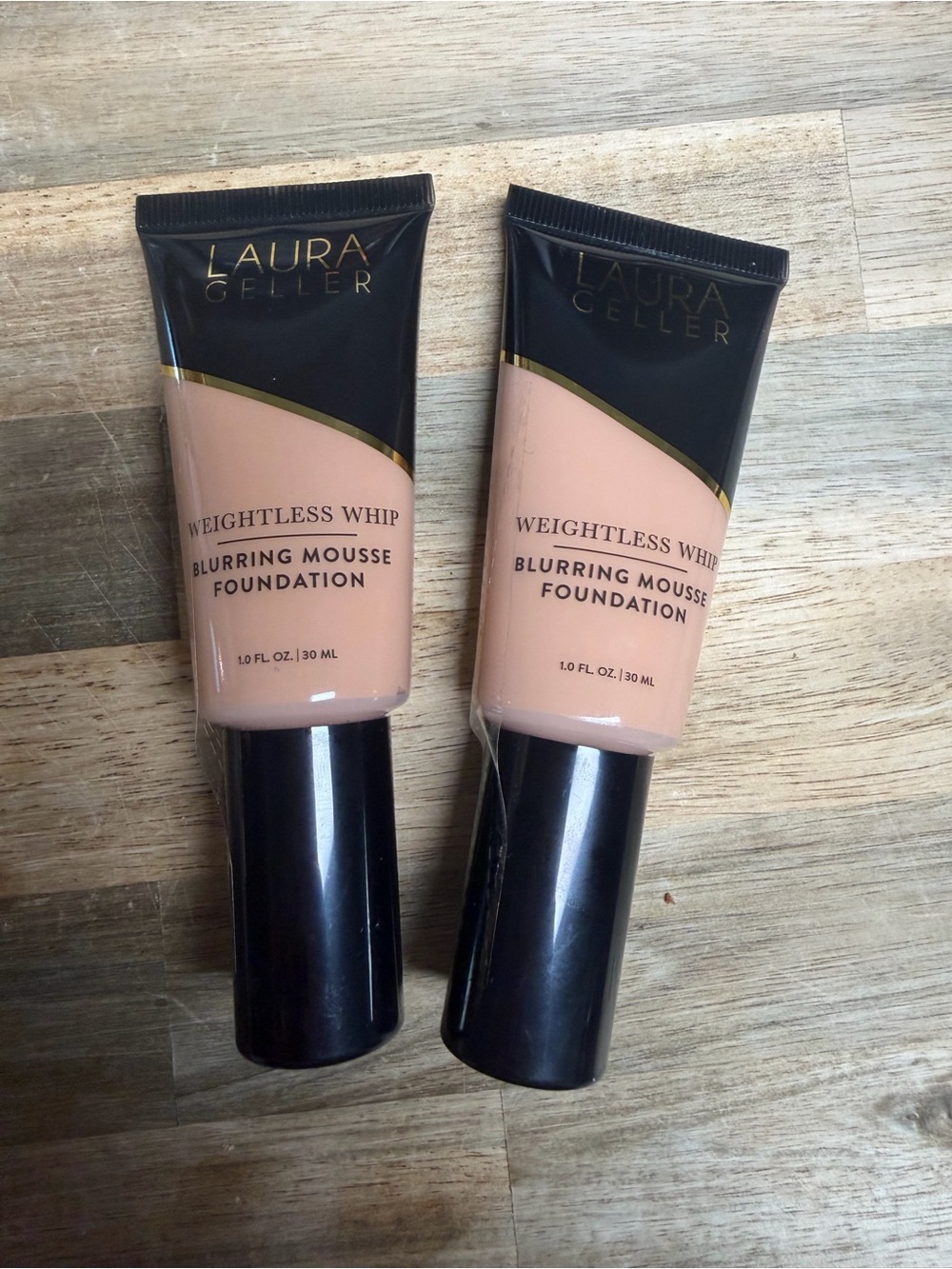 Laura Geller Weightless Whip Blurring Mousse Foundation - Nude Beige